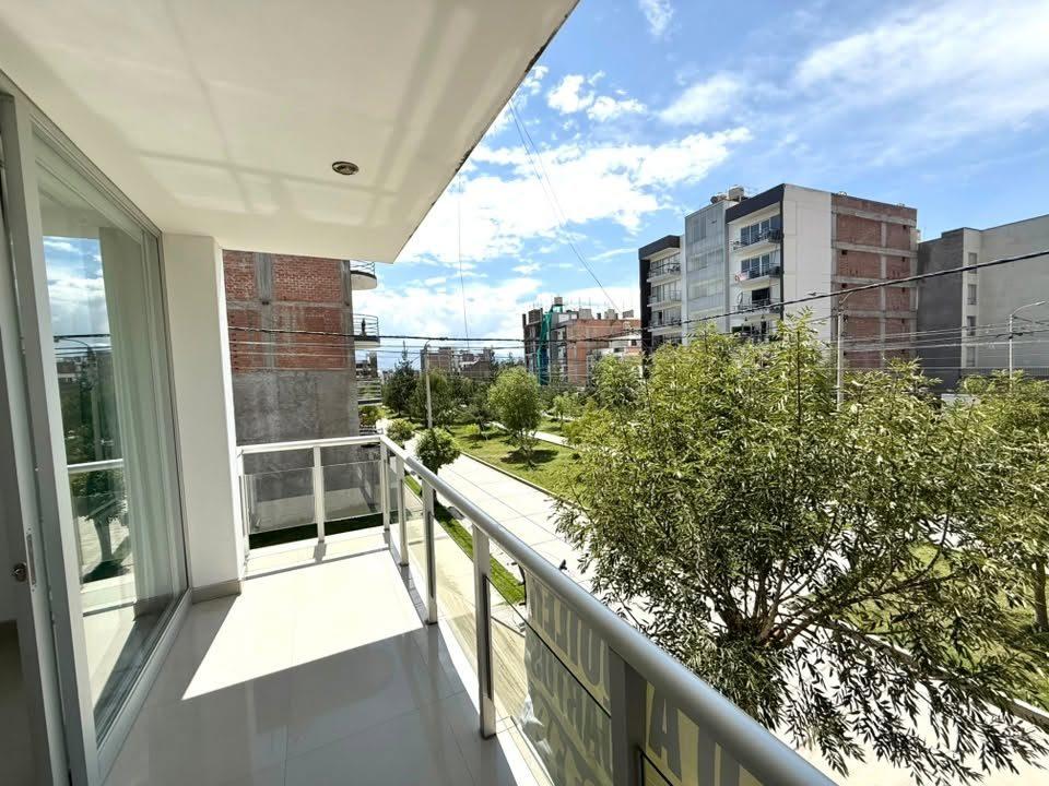 Foto de ALQUILO AMPLIO DEPA DE 3 DORMS con 2 cocheras – 165 m² | SAN CARLOS |